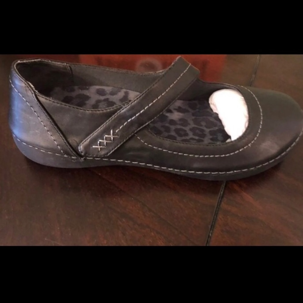 Vionic Mary Janes Size 10 Wide